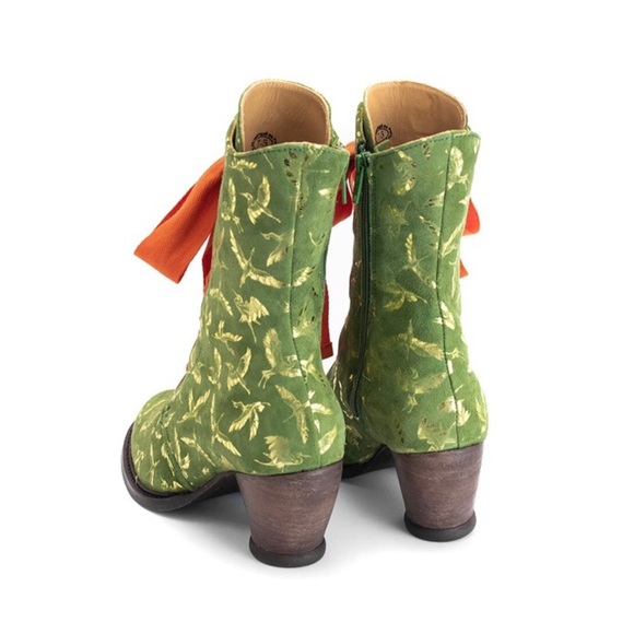 New Sold Out  John Fluevog mid-calf East End Gladstone suede boots Gold Birds - Picture 4 of 7